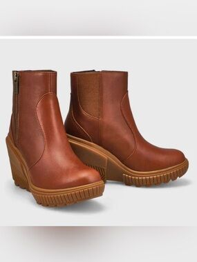 SOREL women 
Ona Ave'' Zip Wedge Booties Color: Velvet Tan, Gum 2 size 9.5 new